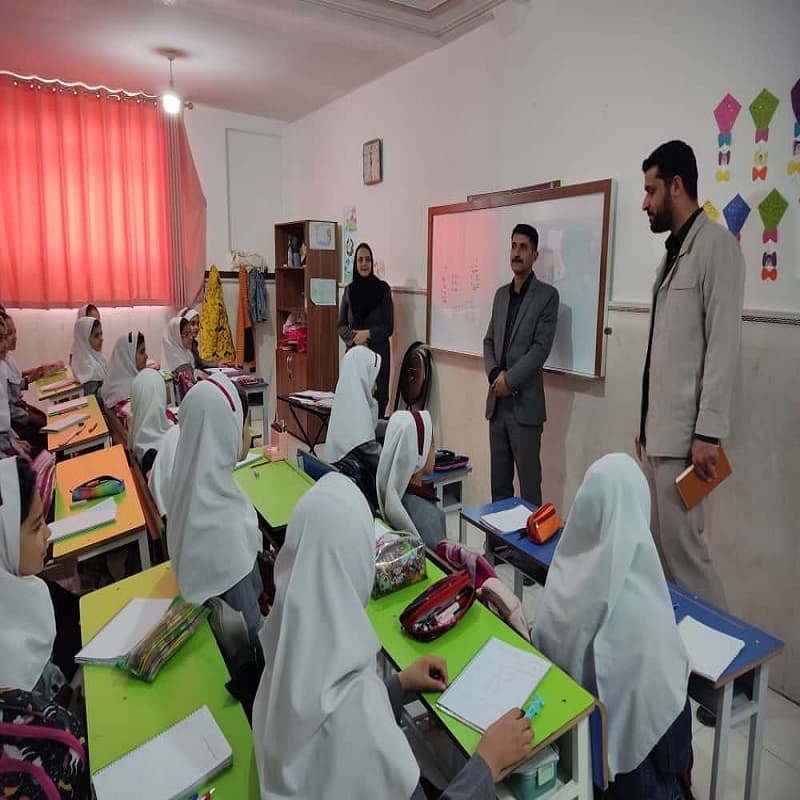 بازدید اداره آموزش و پرورش از وضعیت آموزش مدرسه