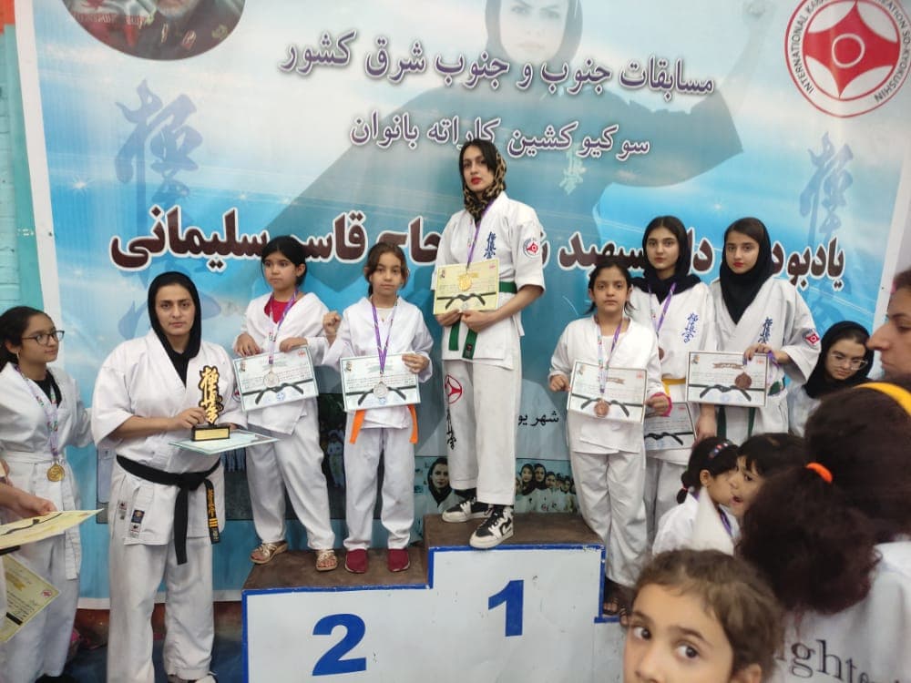 کسب رتبه های برتر دانش آموزان گل یاس در مسابقات ورزشی (یگانه سادات وزیری و حلیا حسن آبادی)
